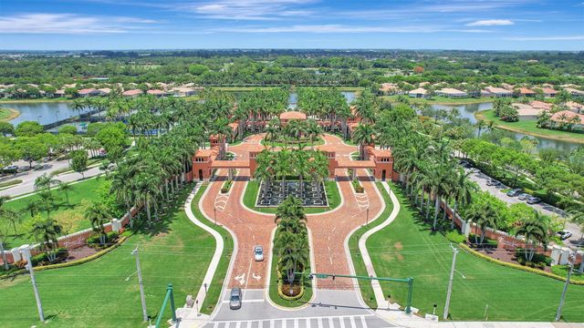 8553 E Via Grande E, Wellington, FL 33411