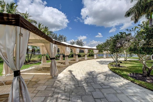 8553 E Via Grande E, Wellington, FL 33411