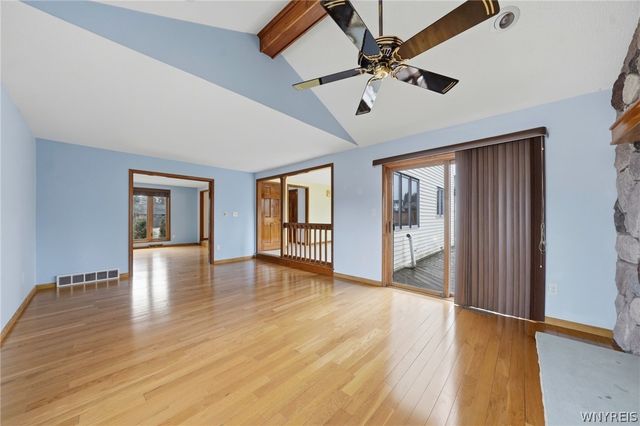 39 Greenbriar Drive, Lancaster, NY 14086