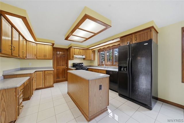 39 Greenbriar Drive, Lancaster, NY 14086