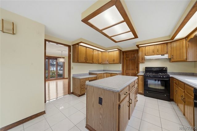 39 Greenbriar Drive, Lancaster, NY 14086