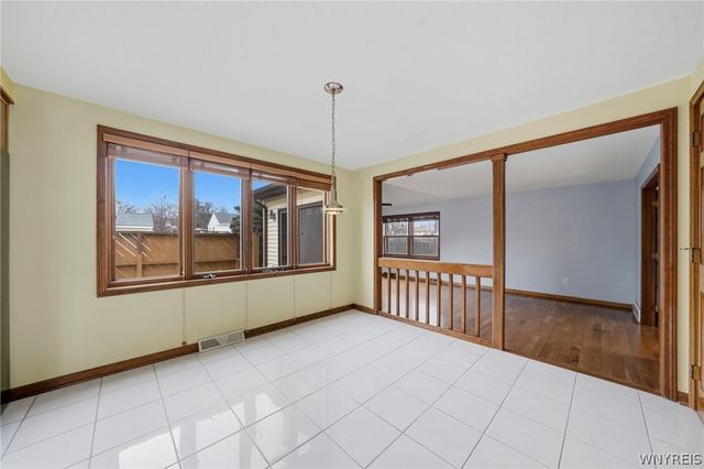 39 Greenbriar Drive, Lancaster, NY 14086