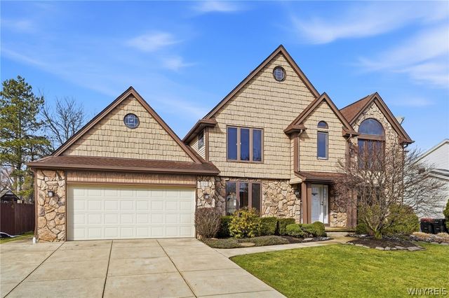 39 Greenbriar Drive, Lancaster, NY 14086