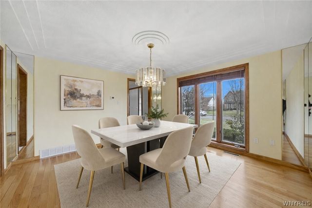 39 Greenbriar Drive, Lancaster, NY 14086