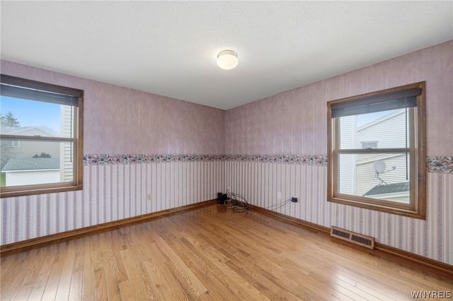 39 Greenbriar Drive, Lancaster, NY 14086