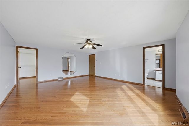 39 Greenbriar Drive, Lancaster, NY 14086