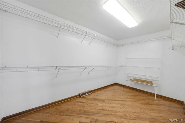 39 Greenbriar Drive, Lancaster, NY 14086