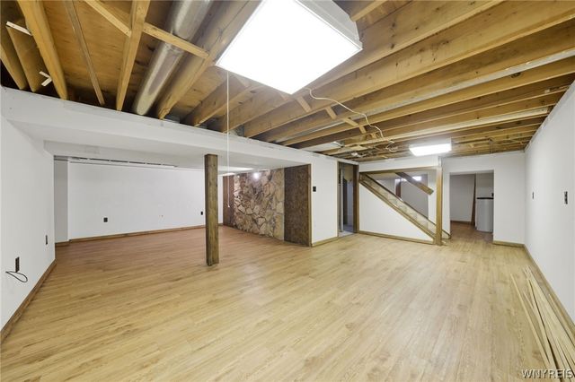 39 Greenbriar Drive, Lancaster, NY 14086