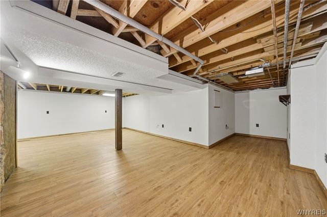 39 Greenbriar Drive, Lancaster, NY 14086