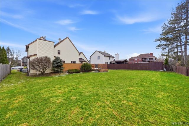 39 Greenbriar Drive, Lancaster, NY 14086