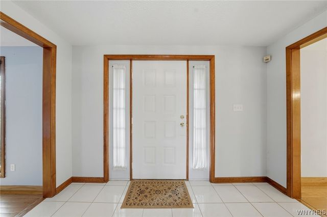 39 Greenbriar Drive, Lancaster, NY 14086