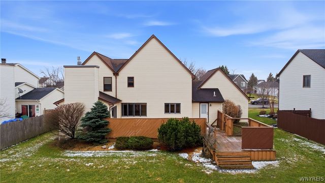 39 Greenbriar Drive, Lancaster, NY 14086