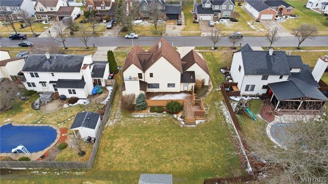 39 Greenbriar Drive, Lancaster, NY 14086