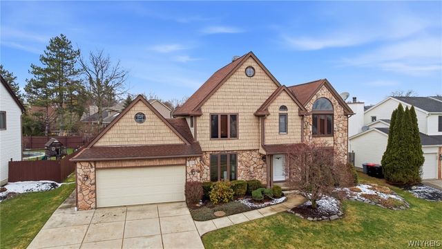 39 Greenbriar Drive, Lancaster, NY 14086