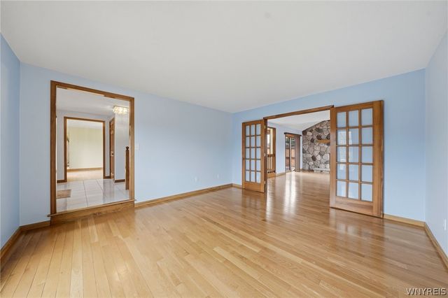 39 Greenbriar Drive, Lancaster, NY 14086