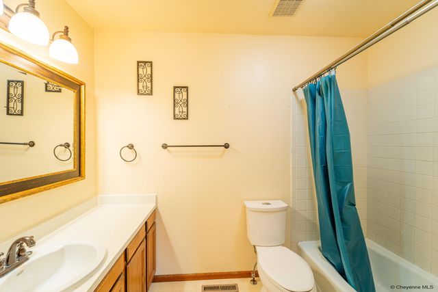 2407 E 16TH ST, Cheyenne, WY 82001