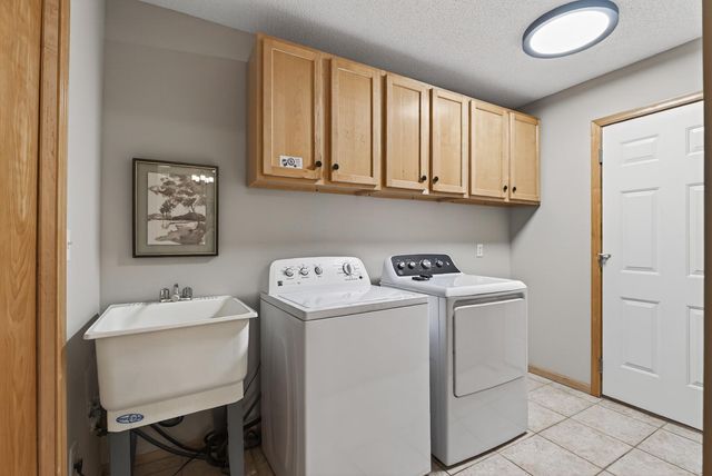 343 Appleblossom Lane E, Shakopee, MN 55379