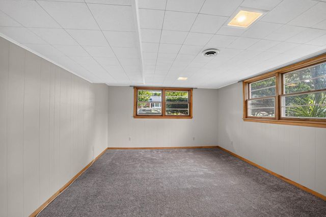 1111 Ellen Street, Cedar Falls, IA 50613