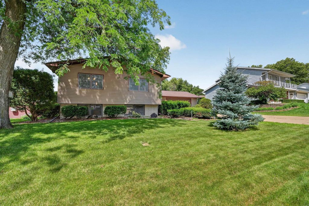 1111 Ellen Street, Cedar Falls, IA 50613