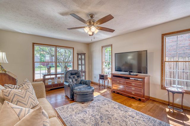 6414 Hearthstone Drive, Evansville, IN 47715