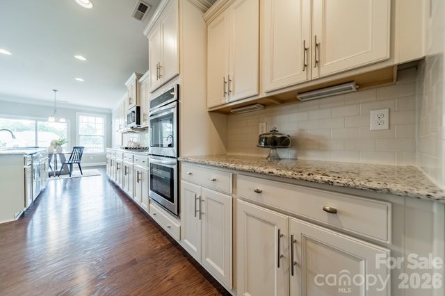 208 Canoe Pole Lane, Mooresville, NC 28117