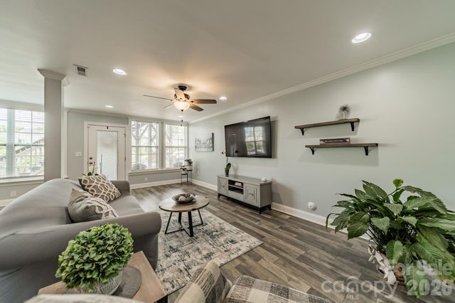 208 Canoe Pole Lane, Mooresville, NC 28117