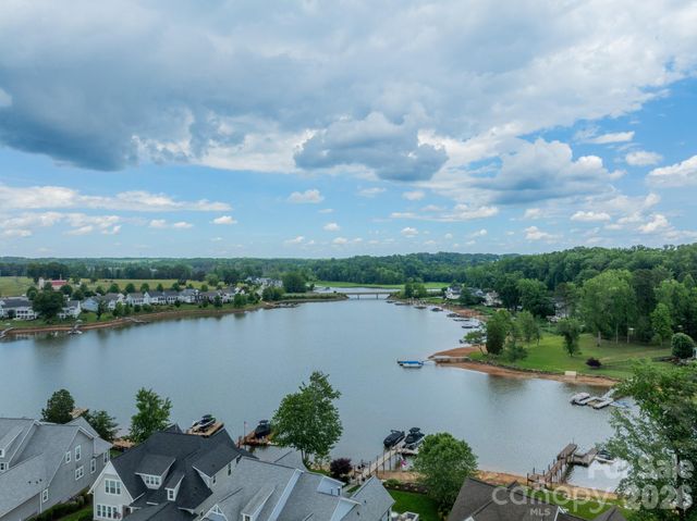 208 Canoe Pole Lane, Mooresville, NC 28117