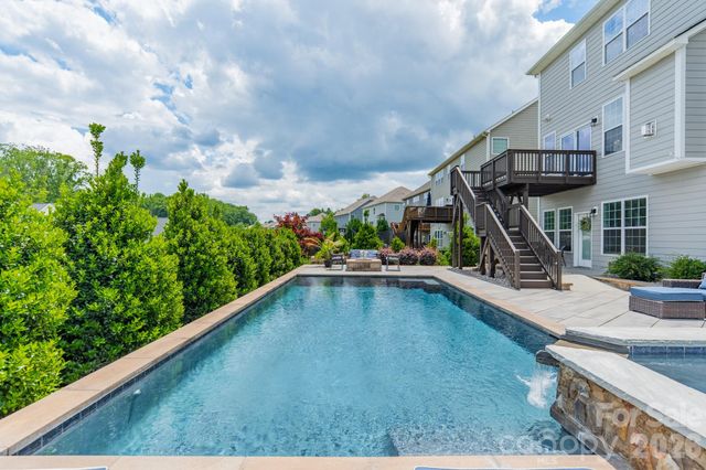 208 Canoe Pole Lane, Mooresville, NC 28117