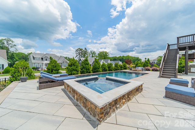 208 Canoe Pole Lane, Mooresville, NC 28117