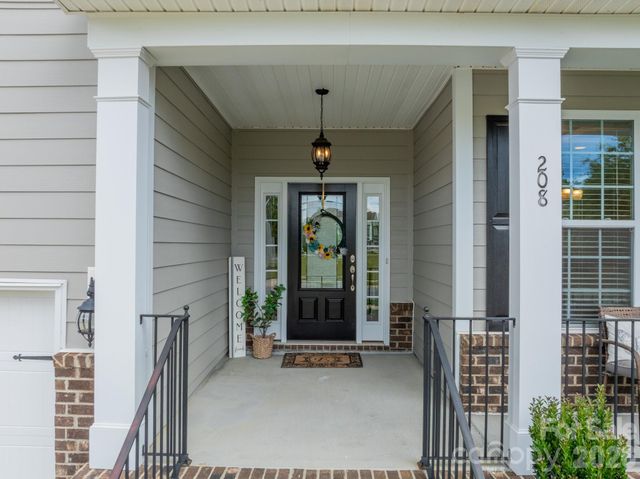 208 Canoe Pole Lane, Mooresville, NC 28117