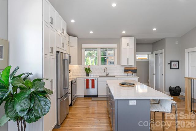 301 Ava Lane, Asheville, NC 28804