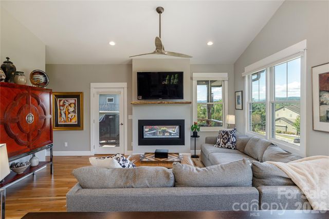 301 Ava Lane, Asheville, NC 28804