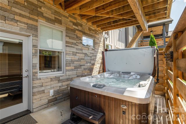 301 Ava Lane, Asheville, NC 28804