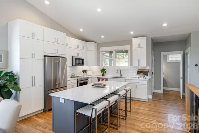 301 Ava Lane, Asheville, NC 28804