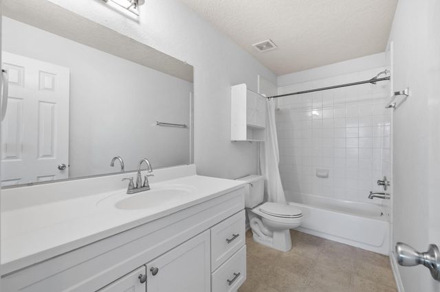 2715 Skyview Knoll Court, Houston, TX 77047