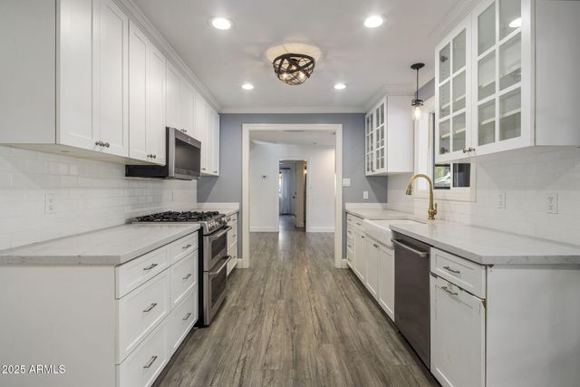 5038 E EARLL Drive, Phoenix, AZ 85018