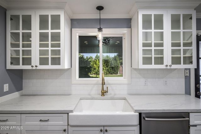 5038 E EARLL Drive, Phoenix, AZ 85018