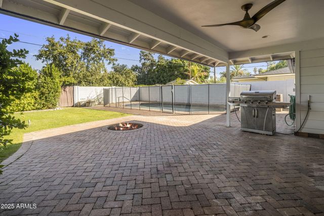 5038 E EARLL Drive, Phoenix, AZ 85018