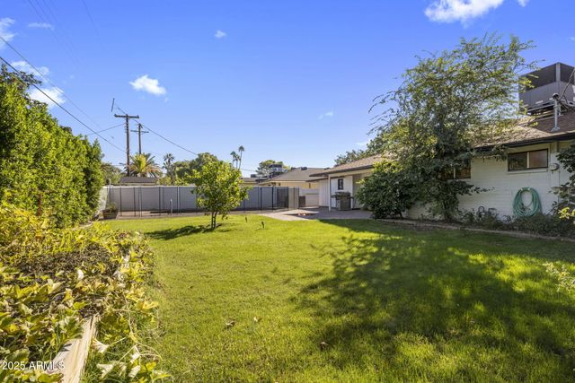 5038 E EARLL Drive, Phoenix, AZ 85018