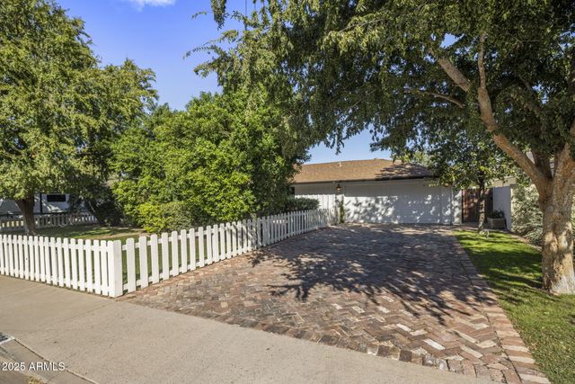 5038 E EARLL Drive, Phoenix, AZ 85018