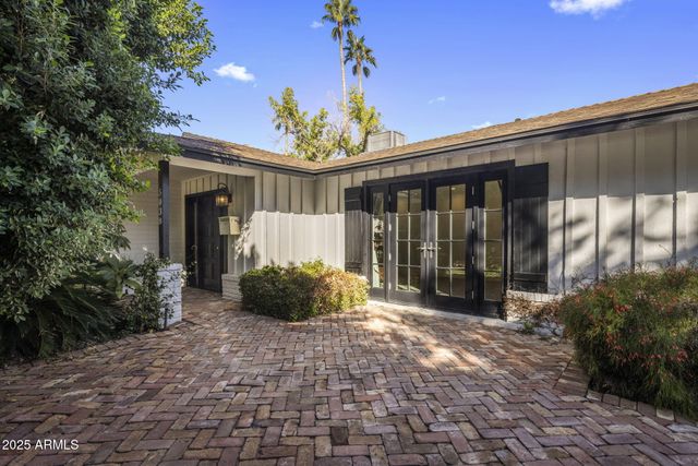 5038 E EARLL Drive, Phoenix, AZ 85018