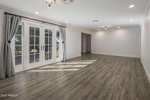 5038 E EARLL Drive, Phoenix, AZ 85018