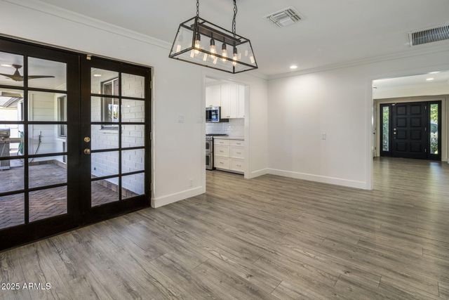 5038 E EARLL Drive, Phoenix, AZ 85018