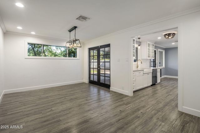 5038 E EARLL Drive, Phoenix, AZ 85018