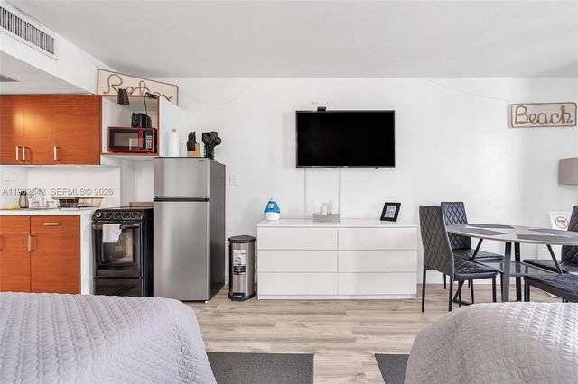 19201 Collins Ave 439, Sunny Isles Beach, FL 33160