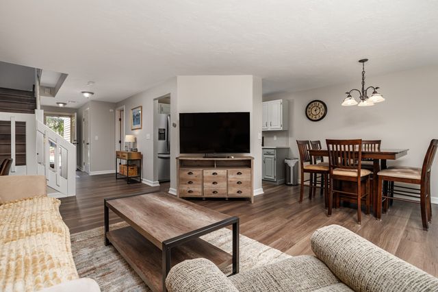512 Ridgefield Cir C, Clinton, MA 01510