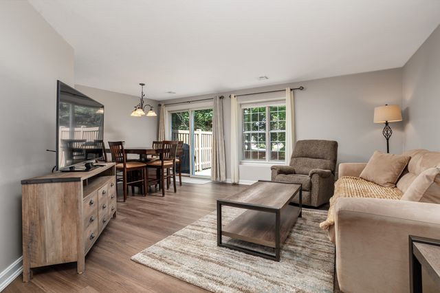 512 Ridgefield Cir C, Clinton, MA 01510