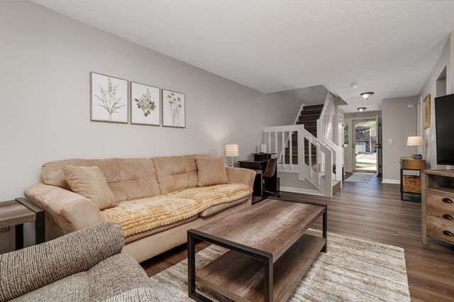 512 Ridgefield Cir C, Clinton, MA 01510