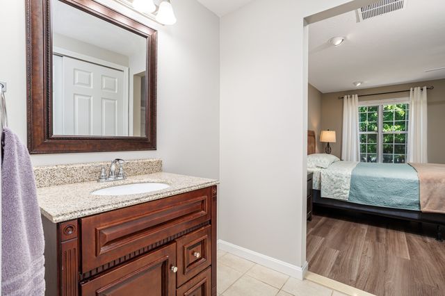 512 Ridgefield Cir C, Clinton, MA 01510