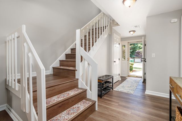 512 Ridgefield Cir C, Clinton, MA 01510